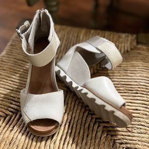 Cute and comfortable Sorel cream color wedges